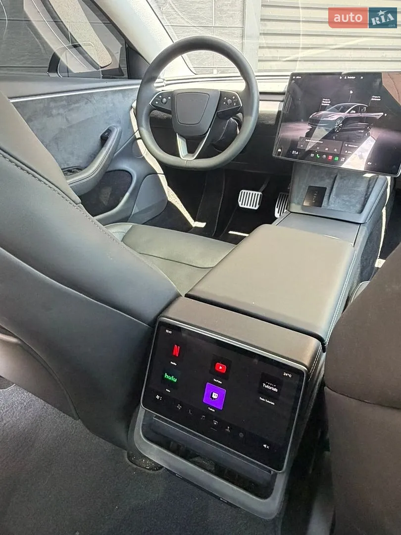 2025 Tesla Model 3 - мініатюра 9