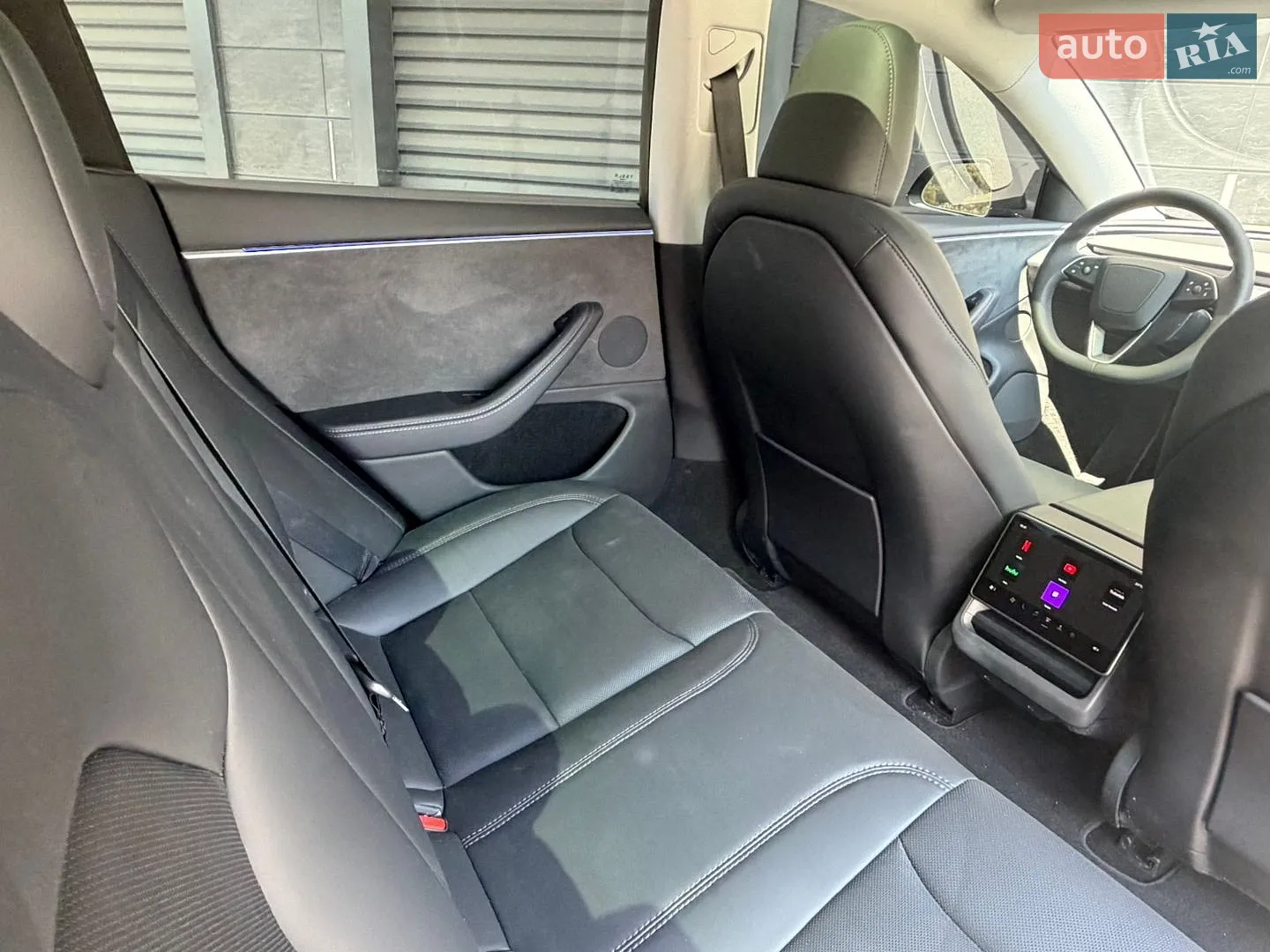 2025 Tesla Model 3 - мініатюра 8