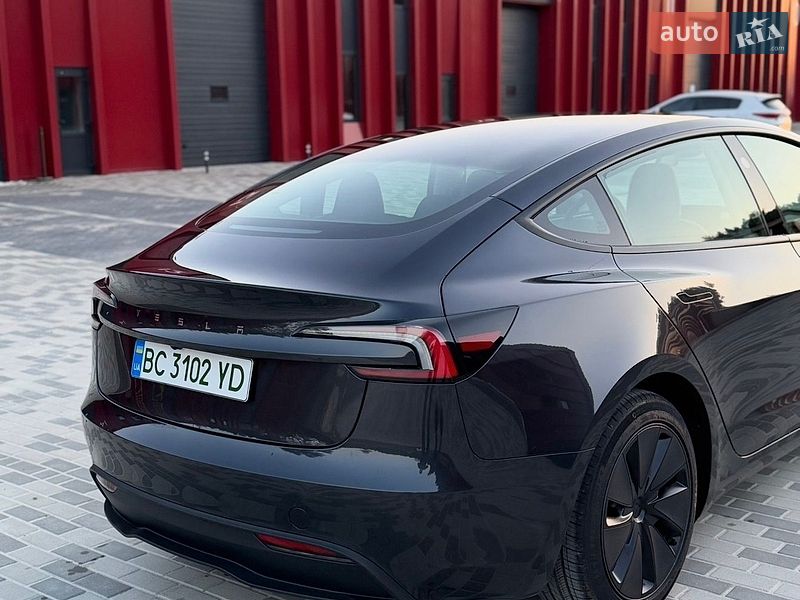 Седан Tesla Model 3 2024 в Львове