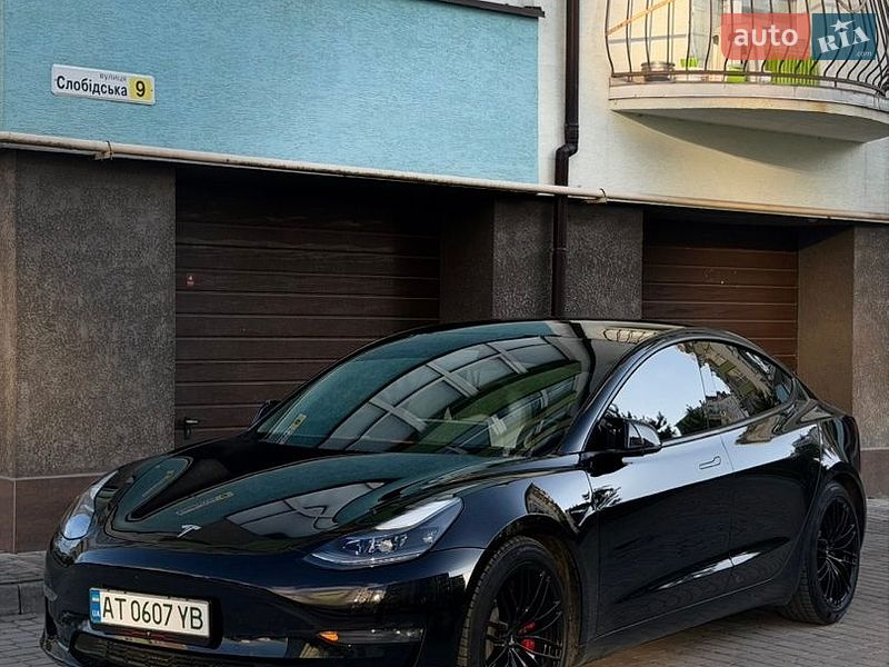 Седан Tesla Model 3 2021 в Ивано-Франковске