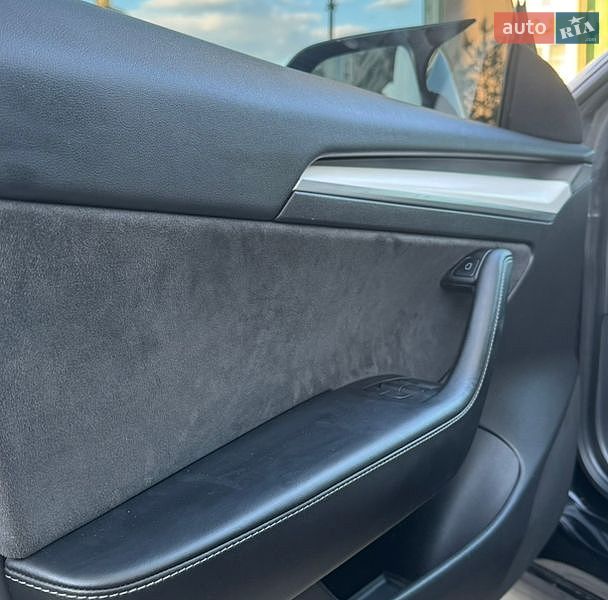 Седан Tesla Model 3 2021 в Ивано-Франковске