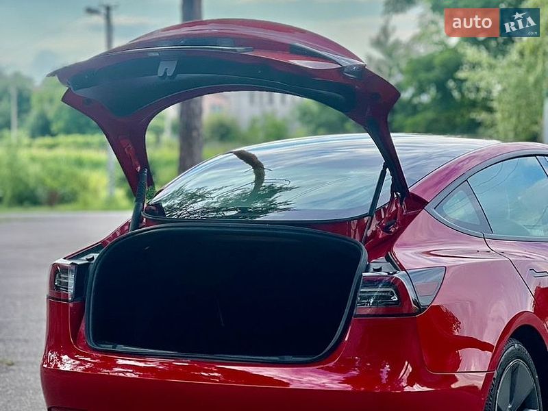 Седан Tesla Model 3 2021 в Вінниці