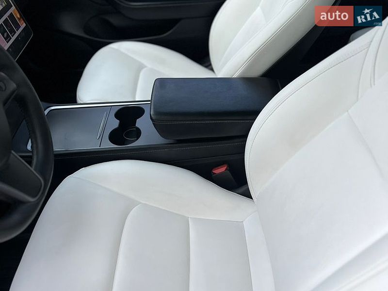 Седан Tesla Model 3 2021 в Вінниці