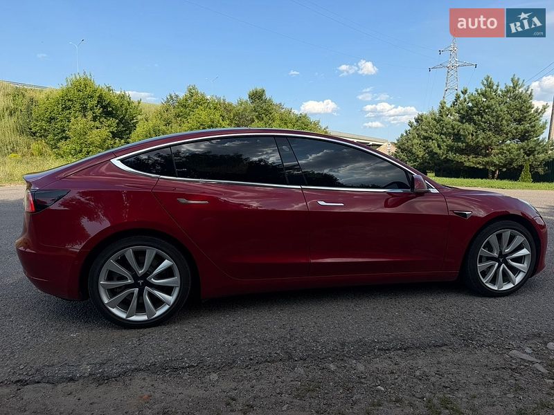 Седан Tesla Model 3 2018 в Пирятине