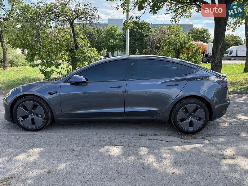 Седан Tesla Model 3 2023 в Днепре
