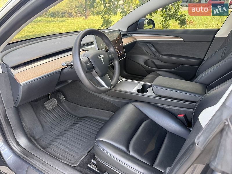 Седан Tesla Model 3 2023 в Днепре