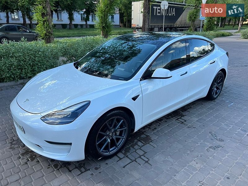 Седан Tesla Model 3 2021 в Кривом Роге