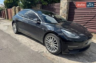 Седан Tesla Model 3 2018 в Львові