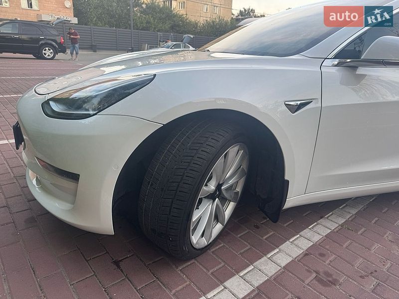 Седан Tesla Model 3 2019 в Черкассах