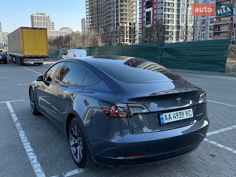 Седан Tesla Model 3 2022 в Києві