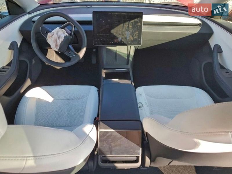 Седан Tesla Model 3 2024 в Львові