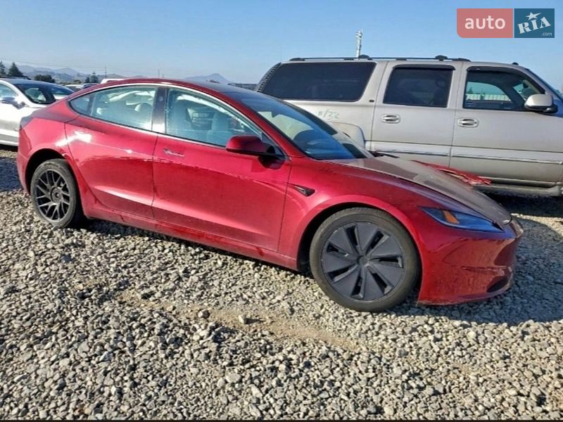Седан Tesla Model 3 2024 в Львові