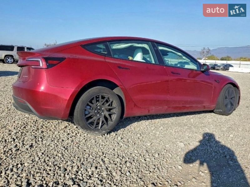 Седан Tesla Model 3 2024 в Львові