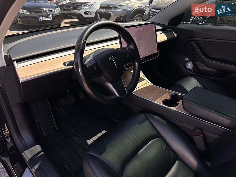Седан Tesla Model 3 2019 в Николаеве