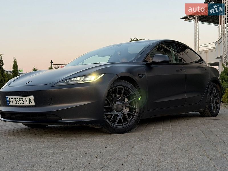 Седан Tesla Model 3 2024 в Снятине