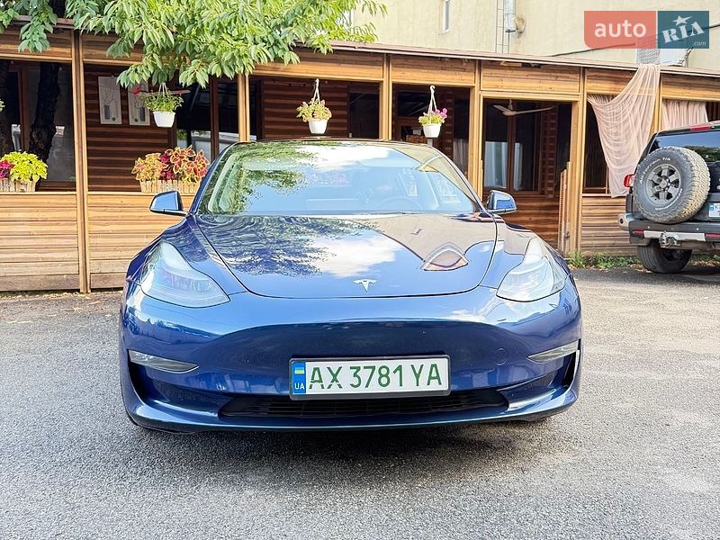 Седан Tesla Model 3 2023 в Харькове