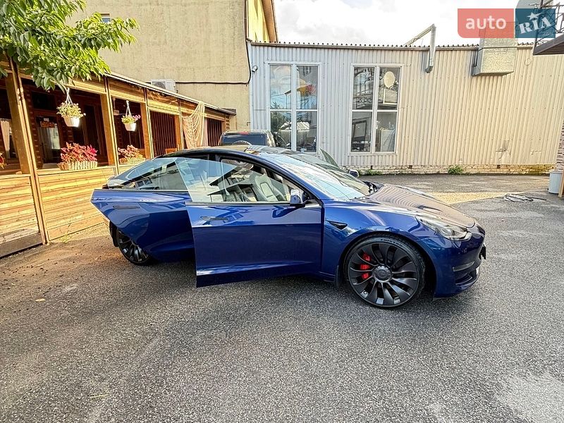 Седан Tesla Model 3 2023 в Харькове