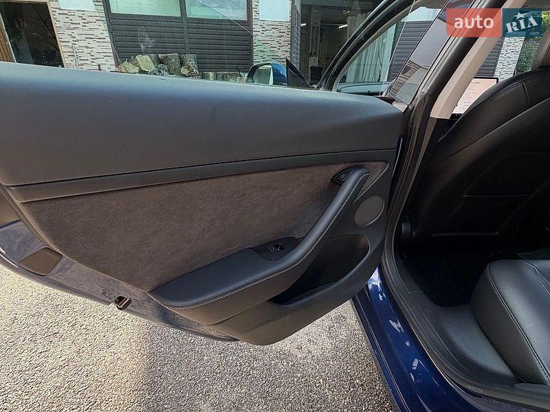 Седан Tesla Model 3 2023 в Харькове
