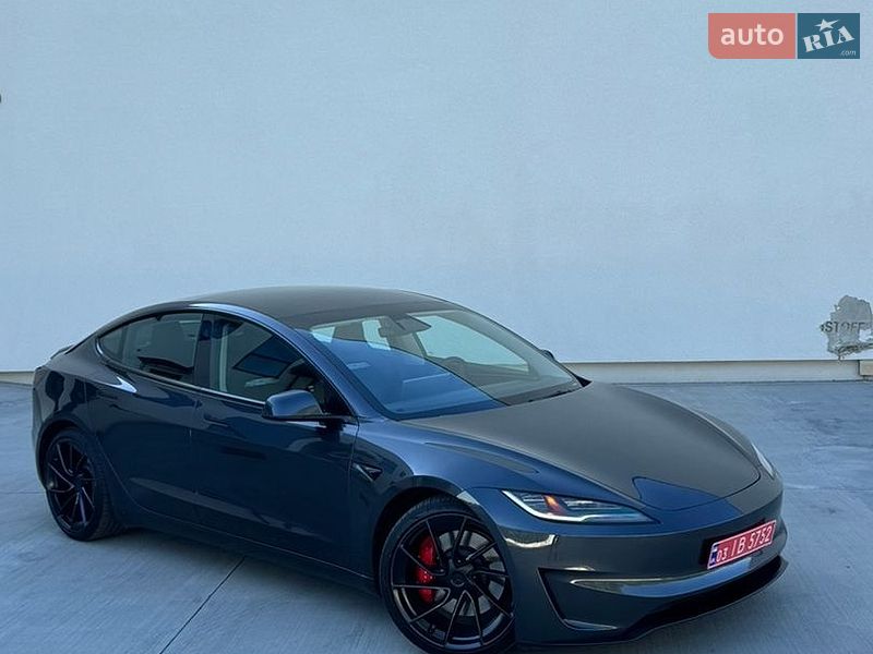 Седан Tesla Model 3 2024 в Луцке