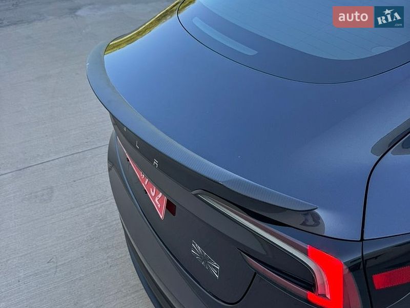 Седан Tesla Model 3 2024 в Луцке