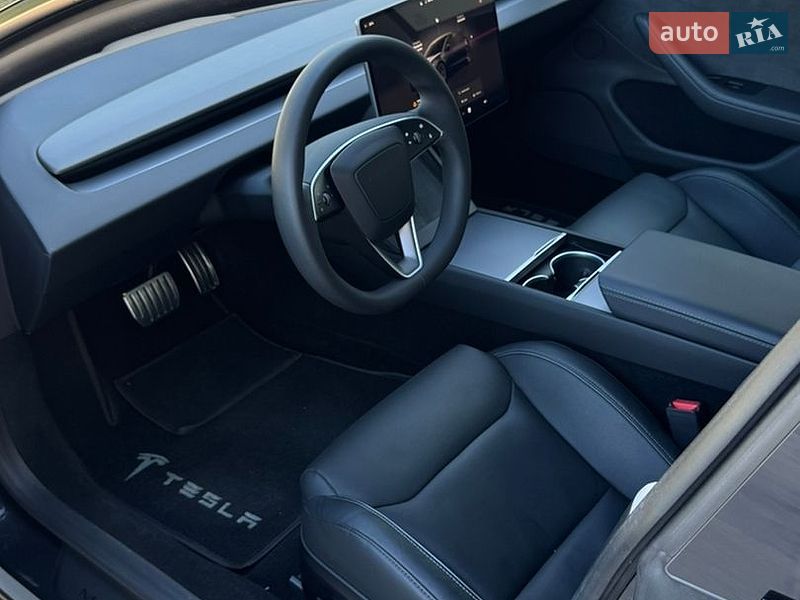 Седан Tesla Model 3 2024 в Луцке
