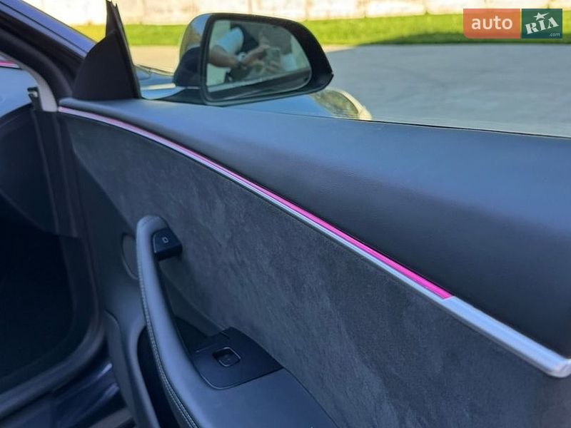 Седан Tesla Model 3 2024 в Луцке