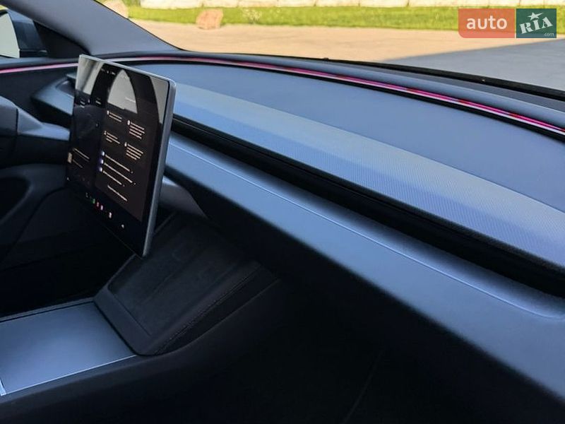 Седан Tesla Model 3 2024 в Луцке