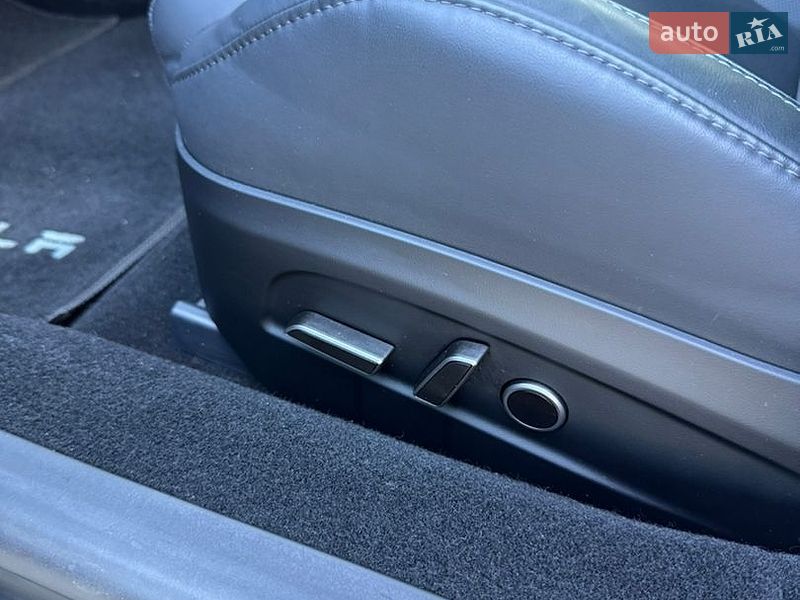 Седан Tesla Model 3 2024 в Луцке