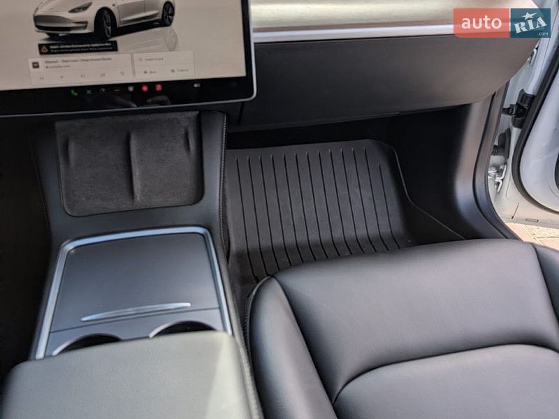 Седан Tesla Model 3 2022 в Львове