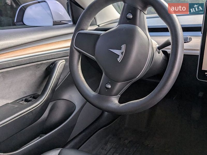 Седан Tesla Model 3 2022 в Львове