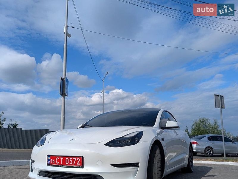 Седан Tesla Model 3 2022 в Львове