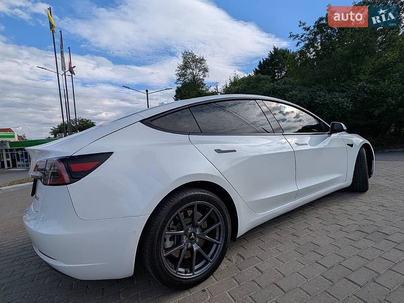 Седан Tesla Model 3 2022 в Львове