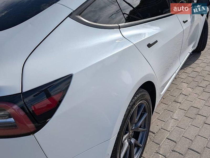 Седан Tesla Model 3 2022 в Львове