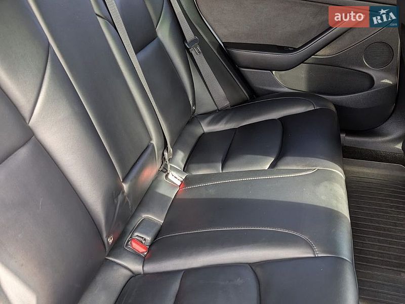 Седан Tesla Model 3 2022 в Львове