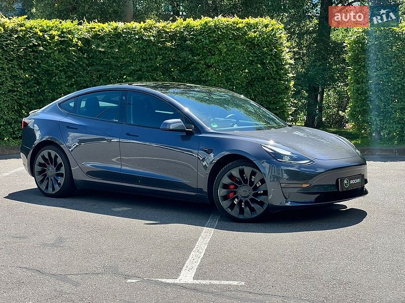 Седан Tesla Model 3 2021 в Киеве