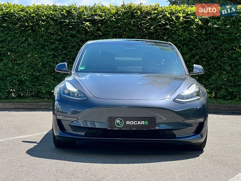 Седан Tesla Model 3 2021 в Киеве
