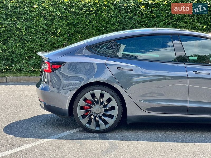Седан Tesla Model 3 2021 в Киеве