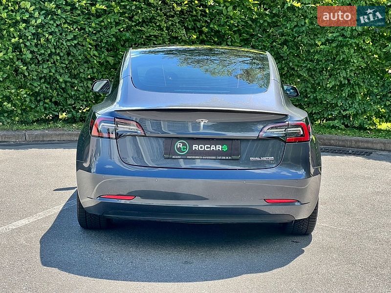 Седан Tesla Model 3 2021 в Киеве