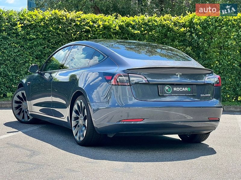 Седан Tesla Model 3 2021 в Киеве