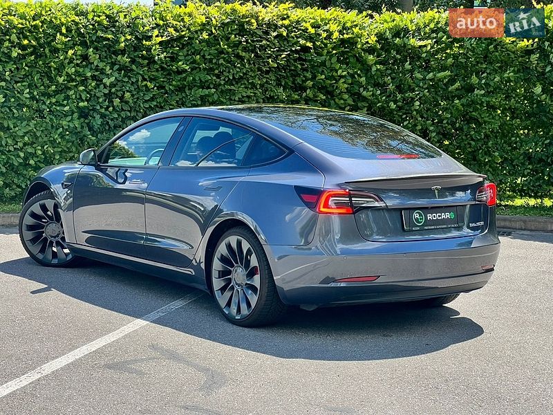 Седан Tesla Model 3 2021 в Киеве