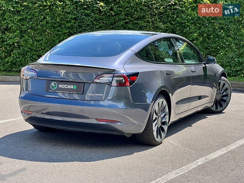 Седан Tesla Model 3 2021 в Киеве