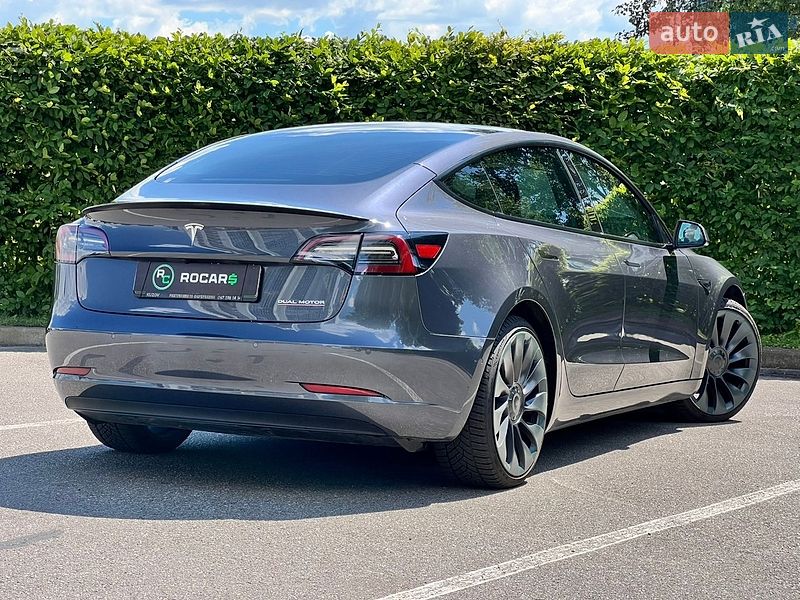 Седан Tesla Model 3 2021 в Киеве