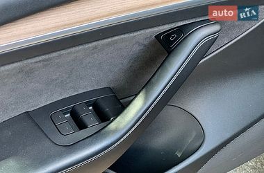 Седан Tesla Model 3 2021 в Киеве