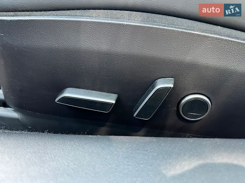 Седан Tesla Model 3 2021 в Киеве