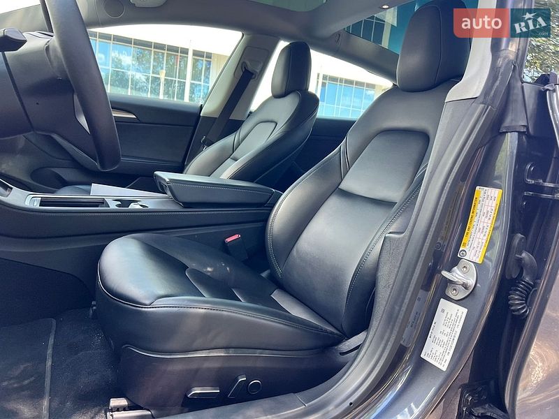 Седан Tesla Model 3 2021 в Киеве