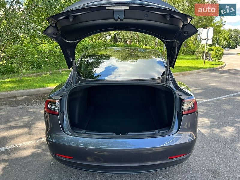 Седан Tesla Model 3 2021 в Киеве