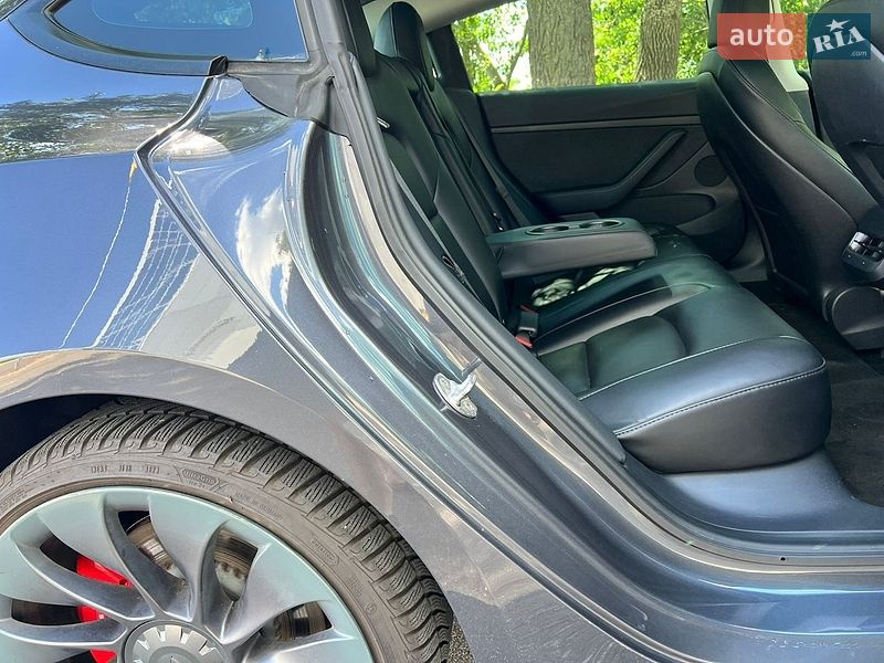 Седан Tesla Model 3 2021 в Киеве