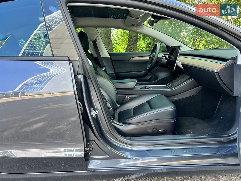 Седан Tesla Model 3 2021 в Киеве