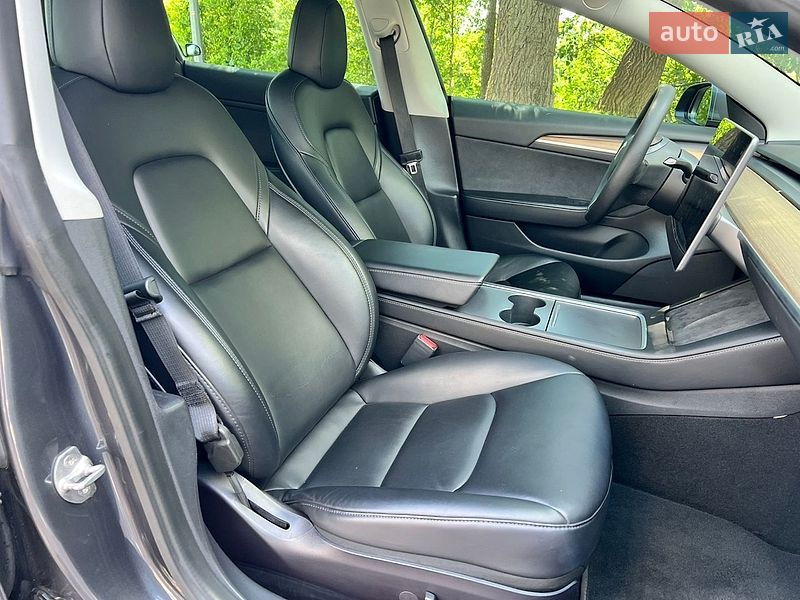 Седан Tesla Model 3 2021 в Киеве