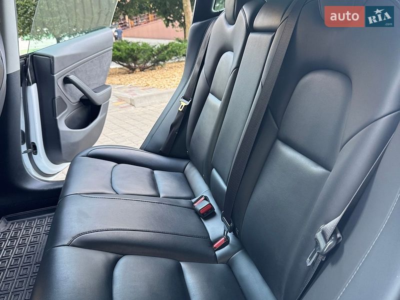 Седан Tesla Model 3 2019 в Одесі